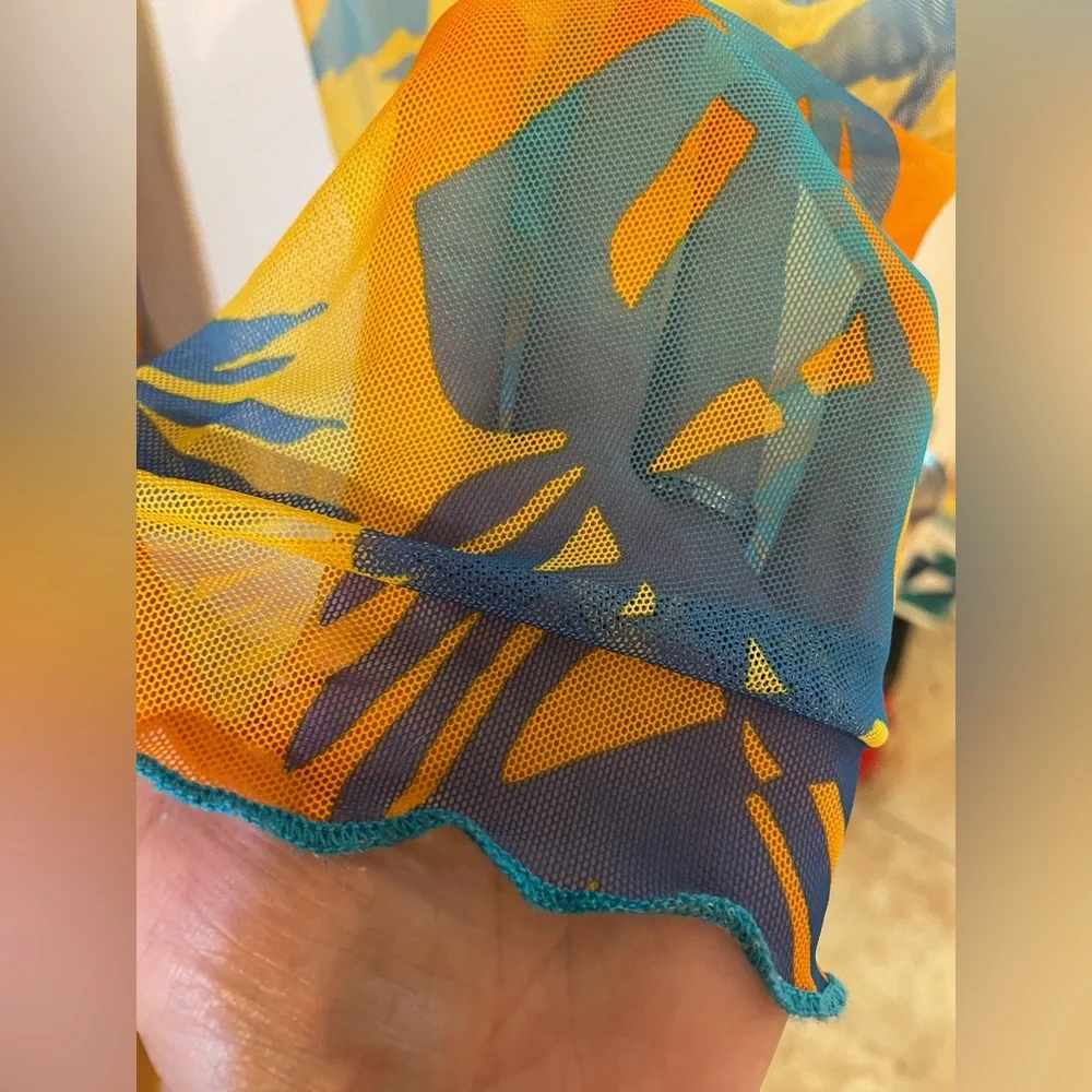 Fun Hawaiian swim cover up - Picture 5 of 8